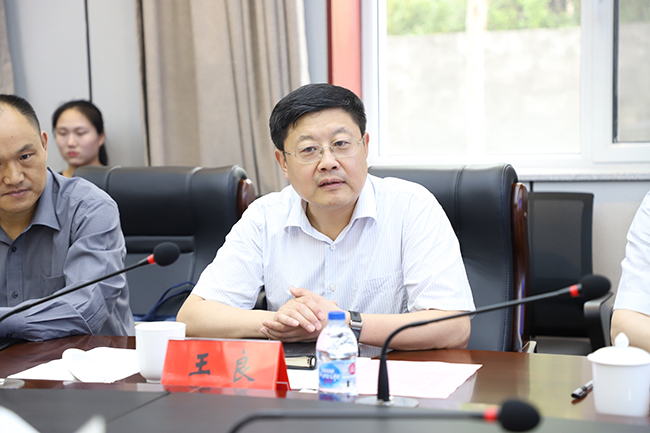 省人大常委会副主任王良到莱芜区开展联系代表活动